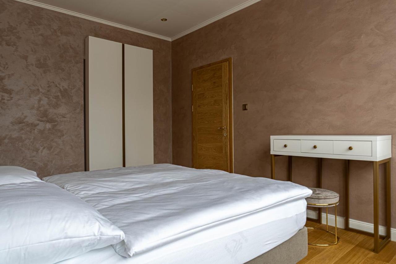 Rosso Aparthotel Michalovce Eksteriør bilde